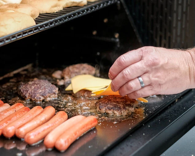 Masterbuilt Gravity Series 800 Digital Charcoal Grill + Smoker - Image 9